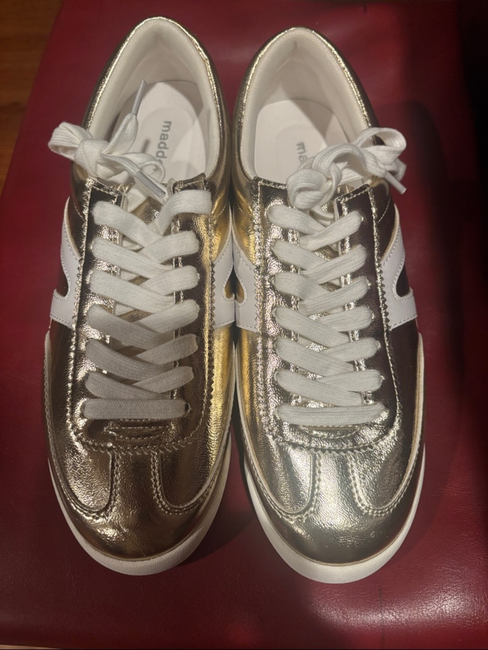 Madden Girl Metallic Gold and White Low-Top Sneakers PROOKLYYN/BROO06J1